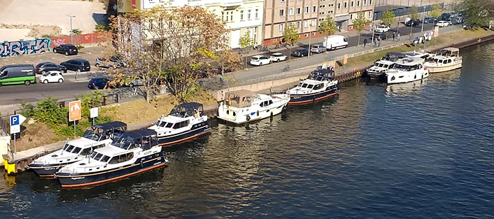 Keser Charterboote auf der Berliner Spree
